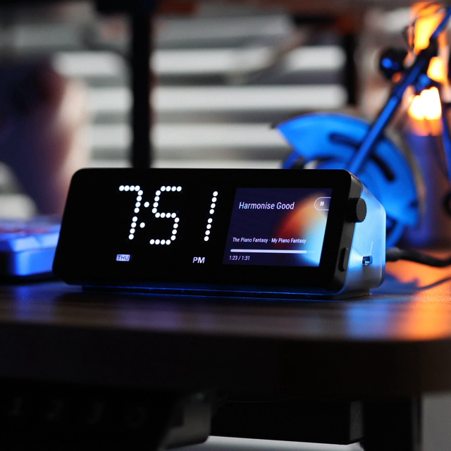 VOBOT 7 in 1 迷你集線擴充座｜附帶顯示螢幕與內建APP