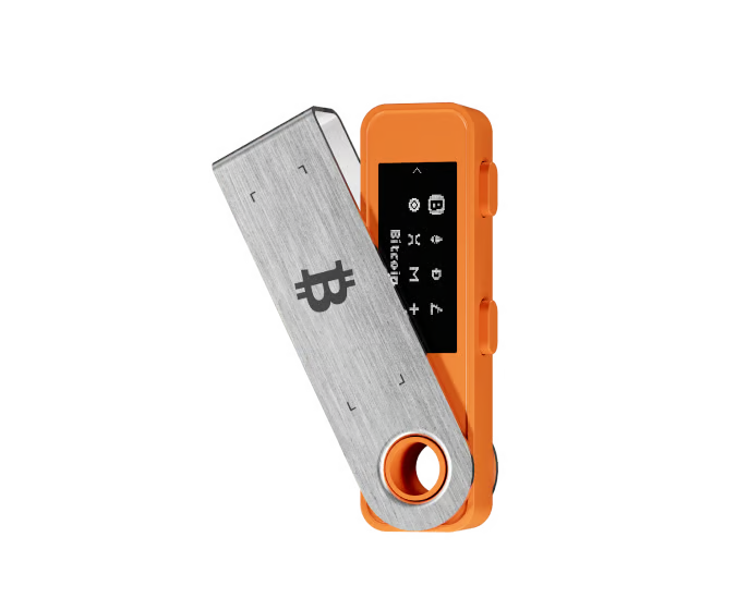 Ledger Nano S Plus 居家備份解決方案，配備經實務驗證有效的核心安全功能。極致簡單。